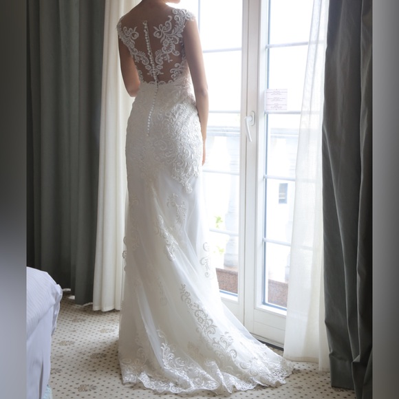 Lace wedding dress made in Italy. - Picture 4 of 5